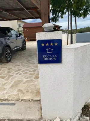Certifikat, nagrada, logo ili neki drugi dokument izložen u objektu Villa hygge