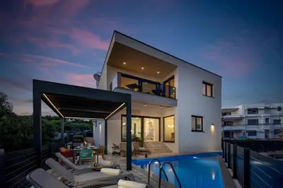 Bazen u objektu Villa Beluna Vodice ili u blizini