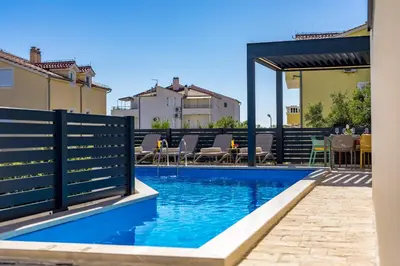 Bazen u objektu Villa Beluna Vodice ili u blizini