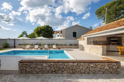 Bazen u objektu Villa Casa di Perla ili u blizini