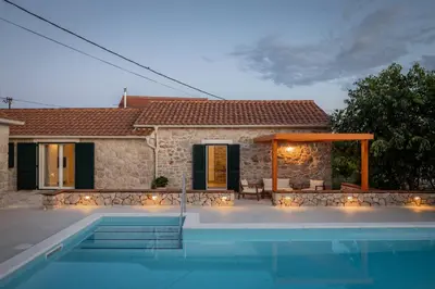 Bazen u objektu Villa Casa di Perla ili u blizini