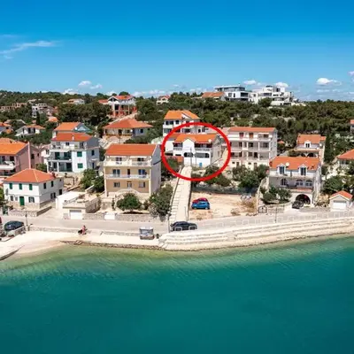 Apartments by the sea Jezera