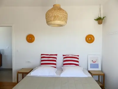 Krevet ili kreveti u jedinici u objektu Seaside Serenity - Elegant Apartment with Stunning Sea Views