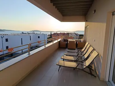 Balkon ili terasa u objektu Seaside Serenity - Elegant Apartment with Stunning Sea Views
