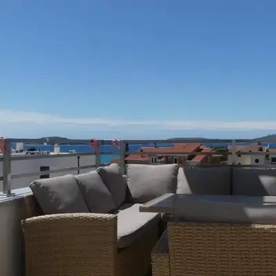 Seaside Serenity - Elegant Apartment with Stunning Sea Views