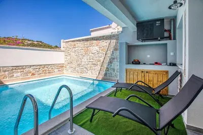 Bazen u objektu Family friendly house with a swimming pool Murter - 23203 ili u blizini