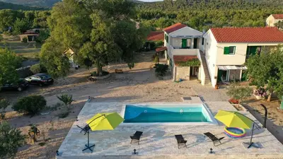Bazen u objektu Rooms Agro B&B Linda ili u blizini