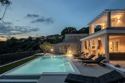 Bazen u objektu Villa Allegra ili u blizini