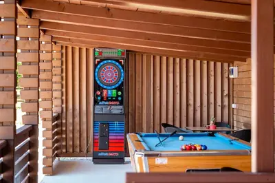 Stol za biljar u objektu Cozy and Chic Little House with Pool Ivinj-1 Vodice