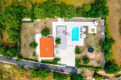 Bazen u objektu Villa Lea&Robi ili u blizini