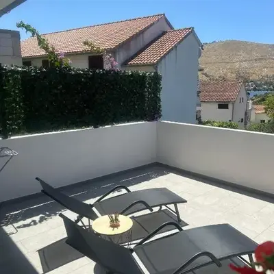 Apartment near sea