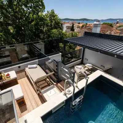 Villa with ROOFTOP POOL Quercus