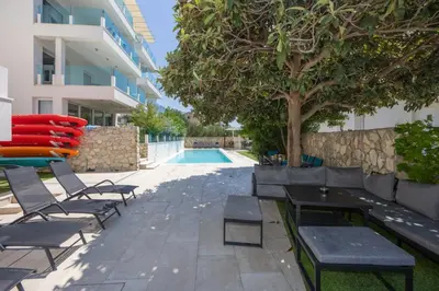 Bazen u objektu Villa Aqua Residence ili u blizini