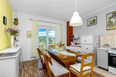 Kuhinja ili čajna kuhinja u objektu Holiday home Zara