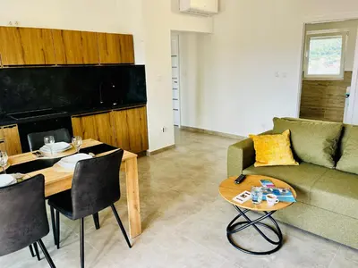 TV i/ili zabavni centar u objektu Apartments MIRNO MORE, Rogoznica