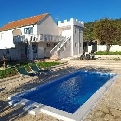 Family friendly house with a swimming pool Dazlina