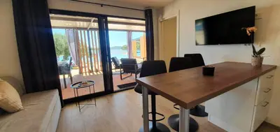 TV i/ili zabavni centar u objektu Beachfront Bliss - Vortex2VB