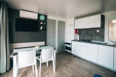 Kuhinja ili čajna kuhinja u objektu Jade na Murter