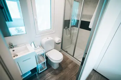 Kupaonica u objektu Jade na Murter
