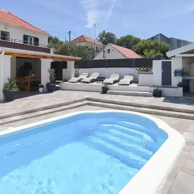 Stunning Home In Ljubitovica