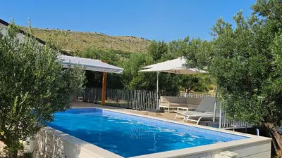 Bazen u objektu Little Big Villa ili u blizini