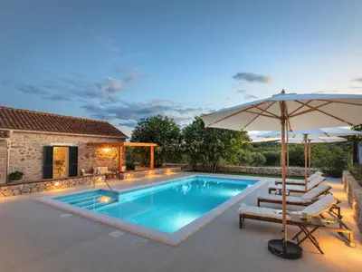 Bazen u objektu Holiday Home Villa di Perla by Interhome ili u blizini