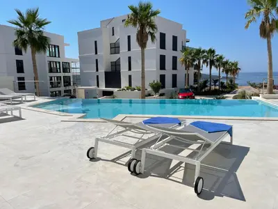 Bazen u objektu Sunhill Primosten Resort Apartment Dario ili u blizini