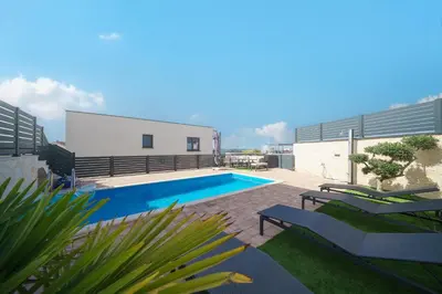 Bazen u objektu Exclusive New House w private pool ili u blizini