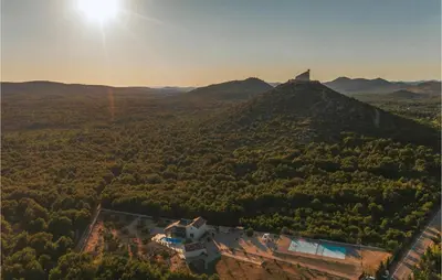 Pogled na planine ili pogled na planine iz vikendica