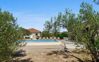 Bazen u objektu Pet Friendly Home In Vodice With Outdoor Swimming Pool ili u blizini