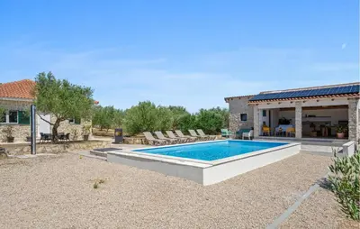 Bazen u objektu Pet Friendly Home In Vodice With Outdoor Swimming Pool ili u blizini