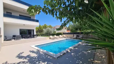 Bazen u objektu Villa S&L Srima Vodice ili u blizini