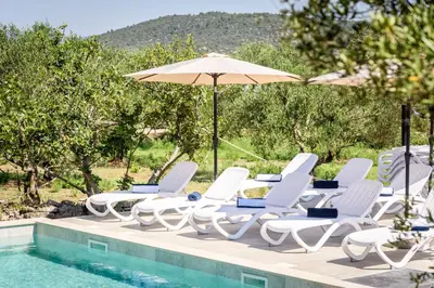 Bazen u objektu Luxury and Cosy Little House Ivinj 2 ili u blizini