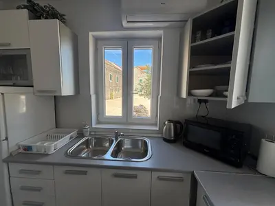 Kuhinja ili čajna kuhinja u objektu Studio Apartment Krapanj