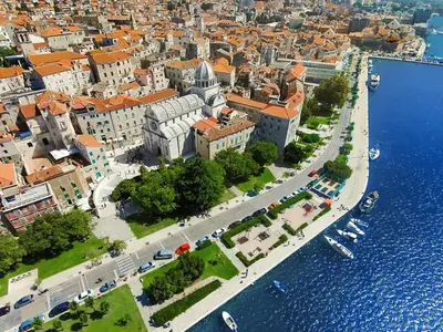 Pogled na grad 'Dubrava' ili pogled na grad iz vikendica