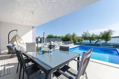 Bazen u objektu Apartment Adriatic with pool ili u blizini