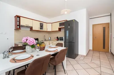 Kuhinja ili čajna kuhinja u objektu Apartment Biser mora
