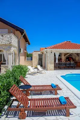 Bazen u objektu Holiday home Bevanda ili u blizini