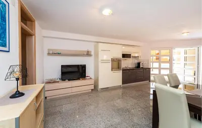 Kuhinja ili čajna kuhinja u objektu Lovely Apartment In Sibenik