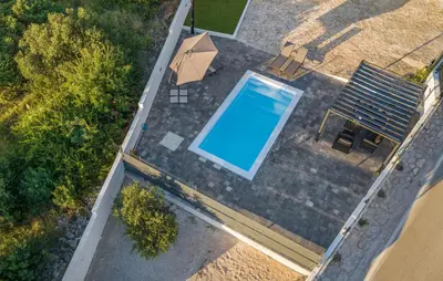 Bazen u objektu Beautiful Home In Primosten With Wifi ili u blizini