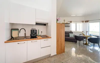 Kuhinja ili čajna kuhinja u objektu Amazing Apartment In Sibenik
