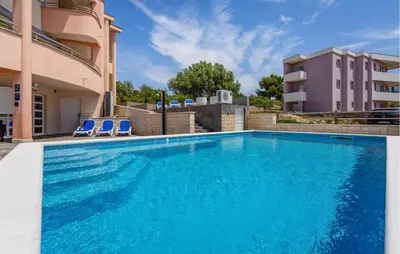 Bazen u objektu Amazing Apartment In Sibenik ili u blizini