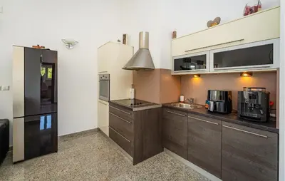 Kuhinja ili čajna kuhinja u objektu Stunning Apartment In Sibenik