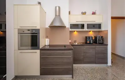 Kuhinja ili čajna kuhinja u objektu Stunning Apartment In Sibenik