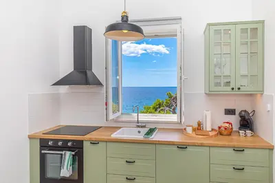Kuhinja ili čajna kuhinja u objektu Villa Orazur