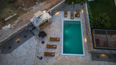 Bazen u objektu Hedonica house ili u blizini