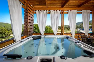 Bazen u objektu Cozy and Chic Little House with Pool Ivinj-2 ili u blizini