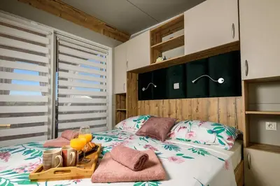 Krevet ili kreveti u jedinici u objektu Cozy and Chic Little House with Pool Ivinj-2
