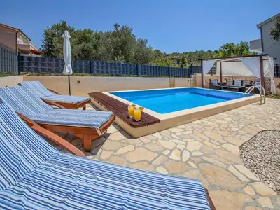 Bazen u objektu Apartment Diana by Interhome ili u blizini