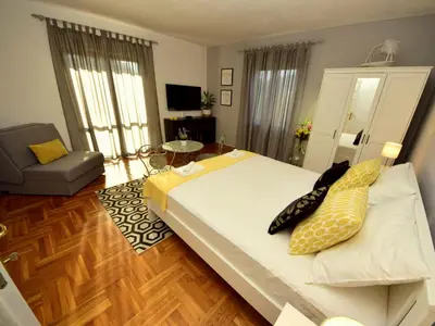 TV i/ili zabavni centar u objektu Apartment Diana by Interhome